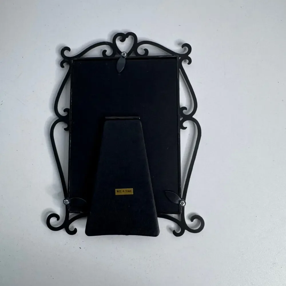 Vtg Ornate Metal Scroll Photo  Frame Easel Stand 5x7” Elegant Cottage Core